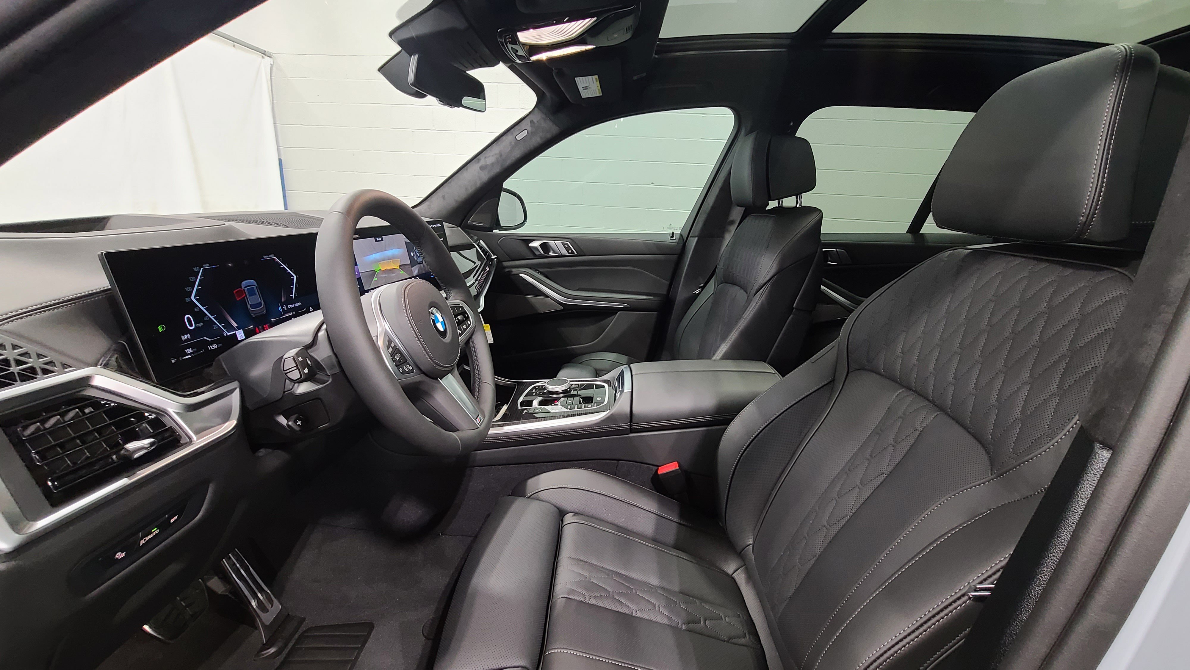Used 2026 BMW X5 xDrive40i w/ M Sport Package AWD/4WD image 12