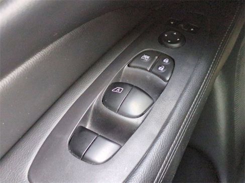 Used 2018 Nissan Pathfinder S image 22