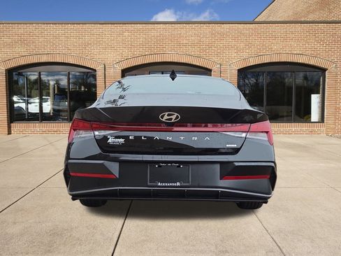 New 2026 Hyundai Elantra Limited image 4