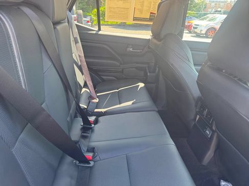 Used 2025 Toyota 4Runner Limited AWD/4WD image 18