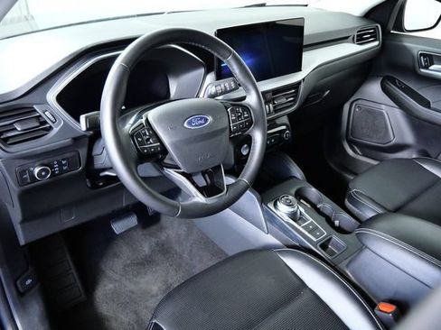 Certified 2025 Ford Escape Platinum AWD/4WD image 3