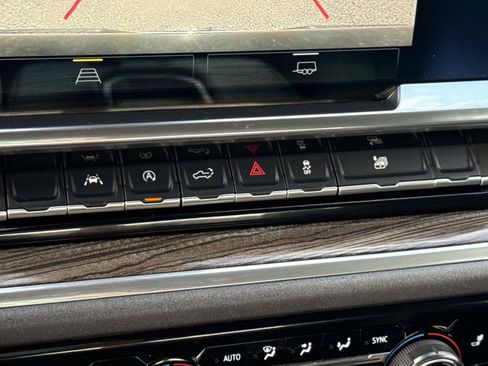 Used 2025 Chevrolet Silverado 1500 LT AWD/4WD image 25