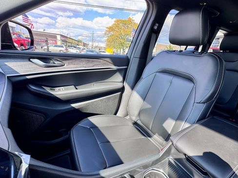 New 2025 Jeep Grand Cherokee Limited w/ Black Appearance Package image 14