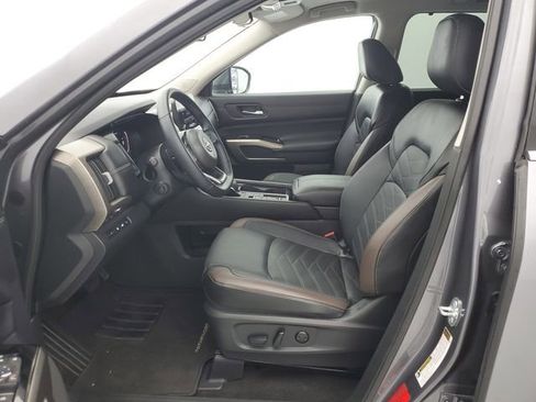 Used 2025 Nissan Pathfinder Platinum w/ Cargo Package FWD image 18