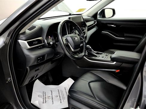 Used 2023 Toyota Highlander XLE image 15