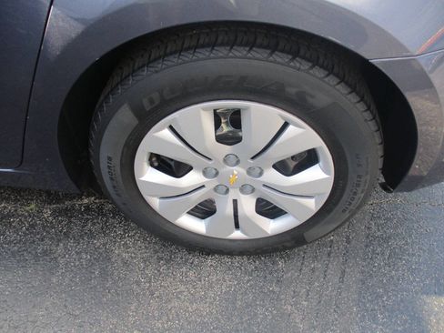Used 2014 Chevrolet Cruze LS FWD image 27