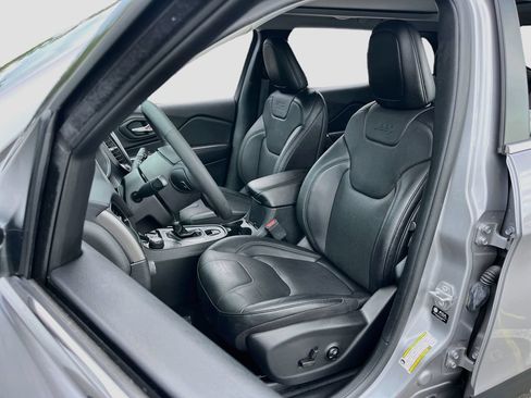 Used 2021 Jeep Cherokee Latitude Lux w/ Sun & Sound Group AWD/4WD image 20