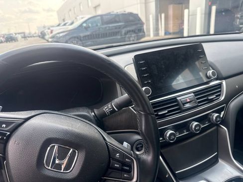 Used 2018 Honda Accord Touring image 12