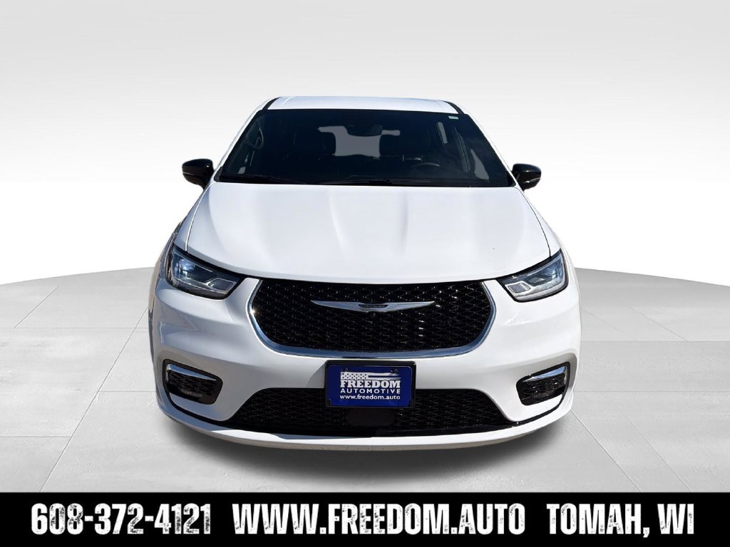 Used 2025 Chrysler Pacifica Select FWD image 12