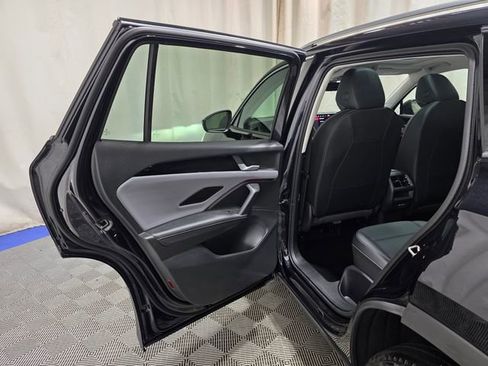 Certified 2025 Volkswagen Tiguan SE w/ Panoramic Sunroof Package image 26