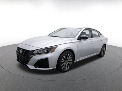 Used 2026 Nissan Altima 2.5 SV FWD image 3