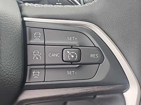 New 2025 Jeep Grand Cherokee Limited image 13