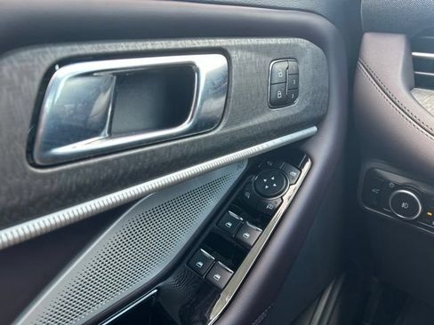 Used 2025 Ford Explorer Platinum RWD image 32