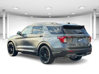 New 2025 Ford Explorer Active w/ Active Comfort Package RWD video 3