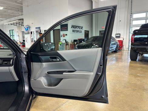 Used 2014 Honda Accord LX image 29
