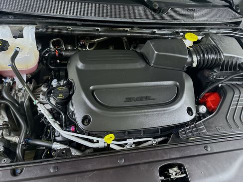 Used 2024 Chrysler Pacifica Touring-L image 34