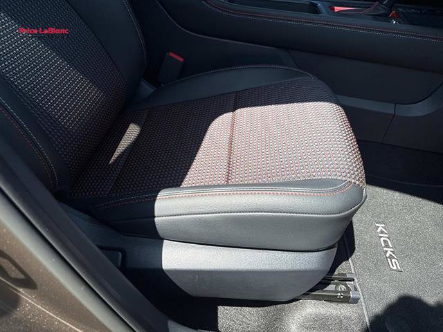Certified 2025 Nissan Kicks SR FWD image 10