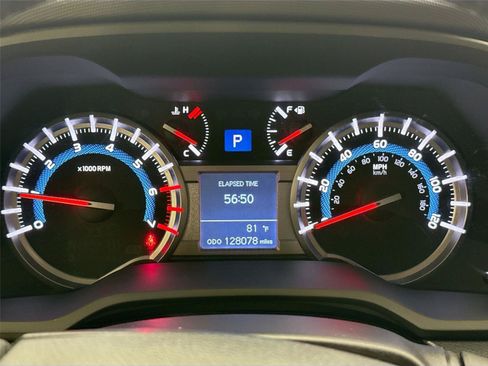 Used 2019 Toyota 4Runner SR5 AWD/4WD image 17