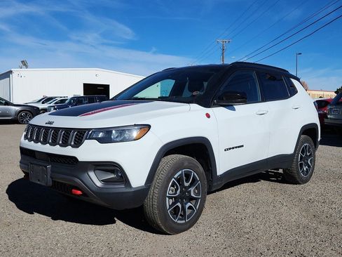 Used 2024 Jeep Compass Trailhawk image 1