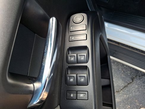 Used 2018 Chevrolet Silverado 1500 Custom w/ Custom Value Package AWD/4WD image 24