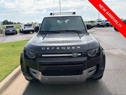 Used 2023 Land Rover Defender 130 SE AWD/4WD image 2