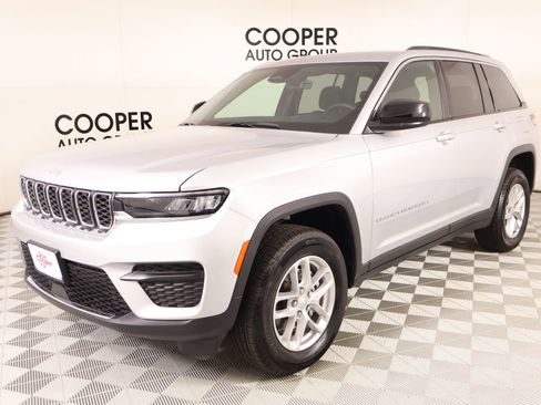 Used 2025 Jeep Grand Cherokee Laredo X RWD image 9