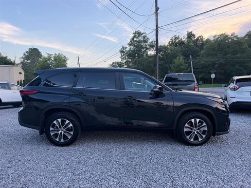 Used 2023 Toyota Highlander XLE AWD/4WD image 7