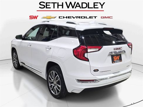 Used 2024 GMC Terrain Denali image 5