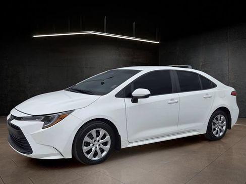 Used 2025 Toyota Corolla LE FWD image 3