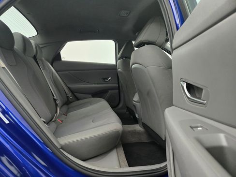 Used 2025 Hyundai Elantra SE image 30