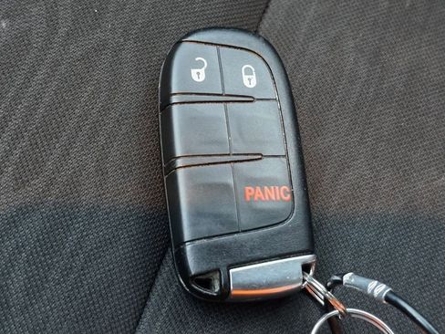 Used 2023 Dodge Durango SXT image 32