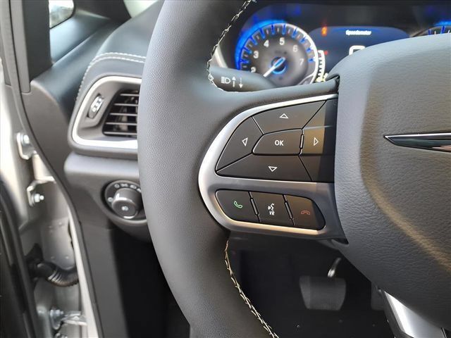 New 2026 Chrysler Pacifica Select FWD image 16