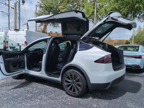 Used 2022 Tesla Model X image 25