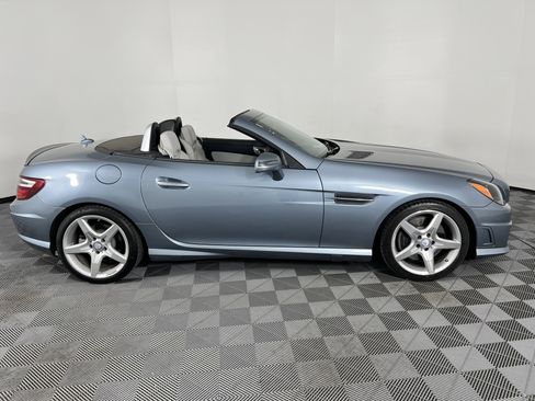 Used 2012 Mercedes-Benz SLK 350 image 21