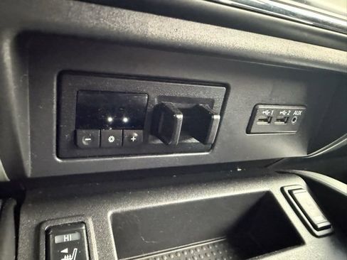 Used 2019 Nissan Titan SV w/ SV Convenience Package image 24