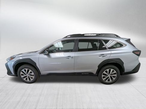 Used 2025 Subaru Outback Premium image 2