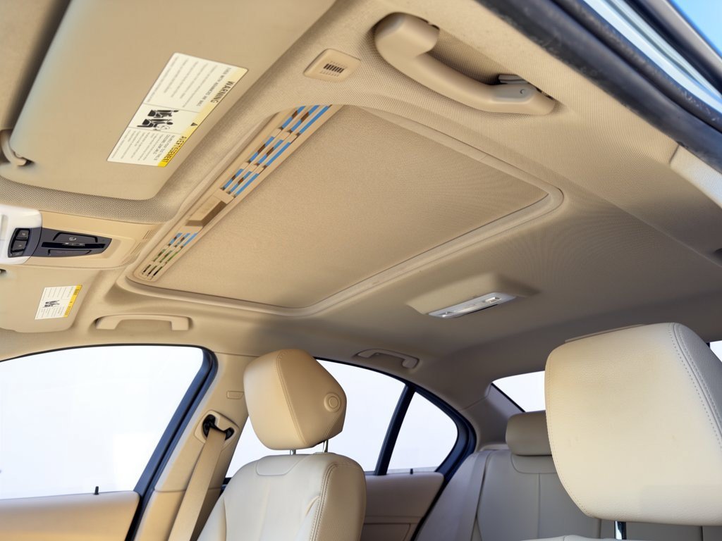 Used 2014 BMW 320i Sedan RWD image 27