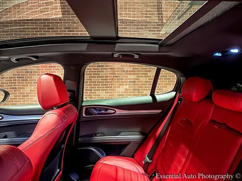 Used 2023 Alfa Romeo Stelvio Veloce image 16