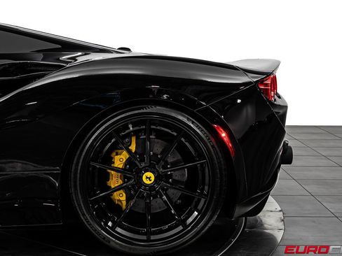 Used 2022 Ferrari F8 Tributo RWD image 19