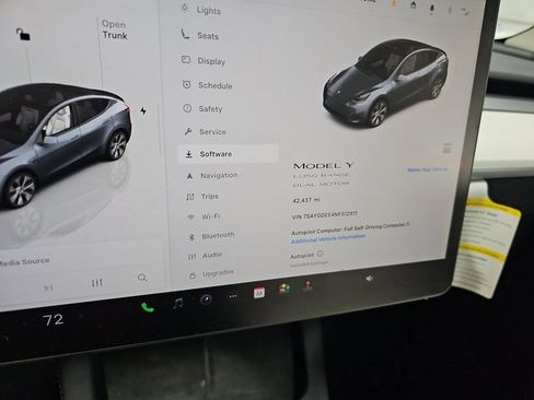 Used 2022 Tesla Model Y Long Range image 6