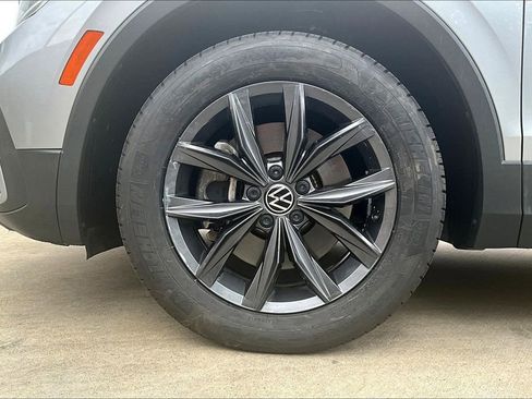 Used 2022 Volkswagen Tiguan SE image 12