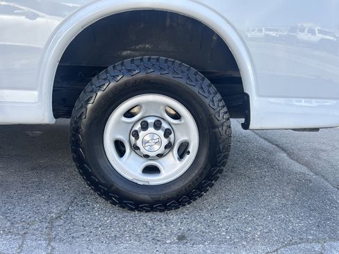Used 2019 Chevrolet Express 3500 w/ Driver Convenience Package image 23