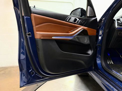 Used 2019 BMW X5 xDrive50i w/ M Sport Package image 12