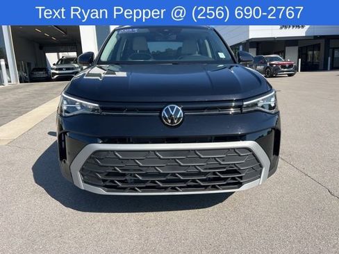 Certified 2025 Volkswagen Taos SE image 2