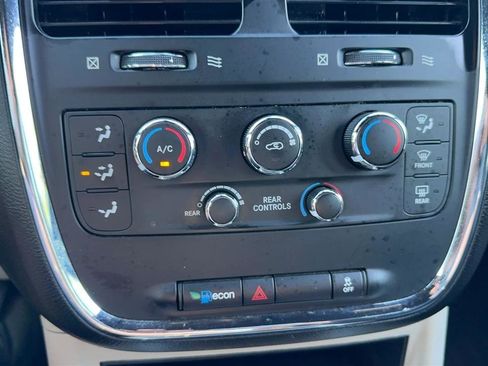 Used 2019 Dodge Grand Caravan SXT image 35