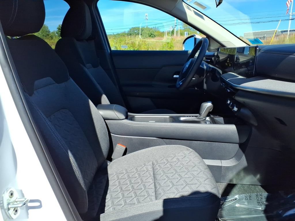 Certified 2025 Nissan Kicks SV FWD image 9