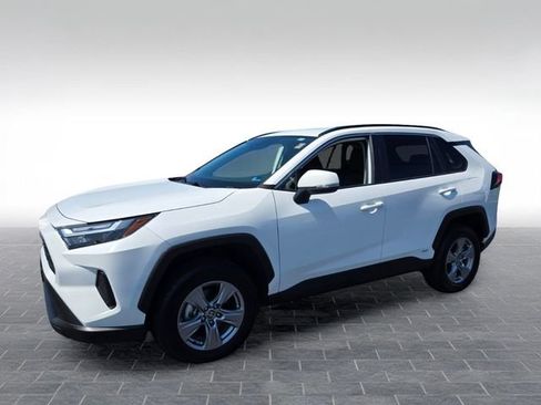 Used 2025 Toyota RAV4 XLE AWD/4WD image 3