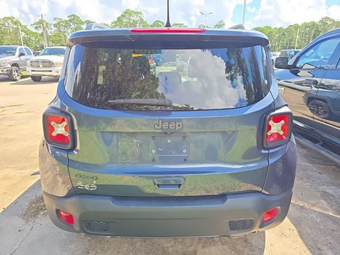 Used 2021 Jeep Renegade Latitude w/ Sun & Sound Group AWD/4WD image 3