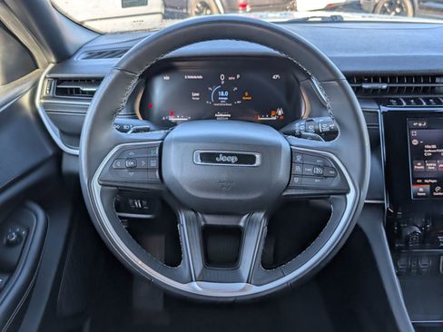 Used 2024 Jeep Grand Cherokee L Laredo image 15