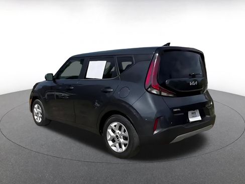 Used 2025 Kia Soul LX w/ LX Technology Package FWD image 11